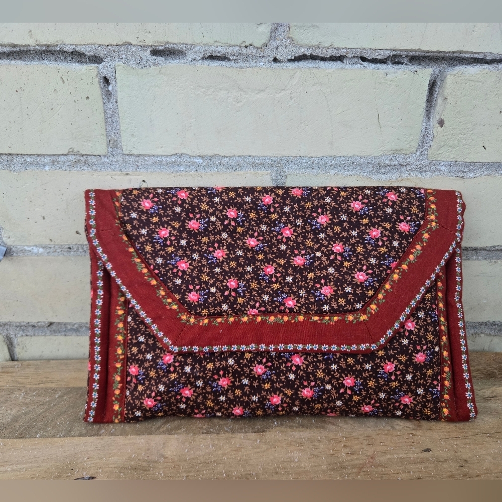 Suttles & Seawinds Quilted Clutch